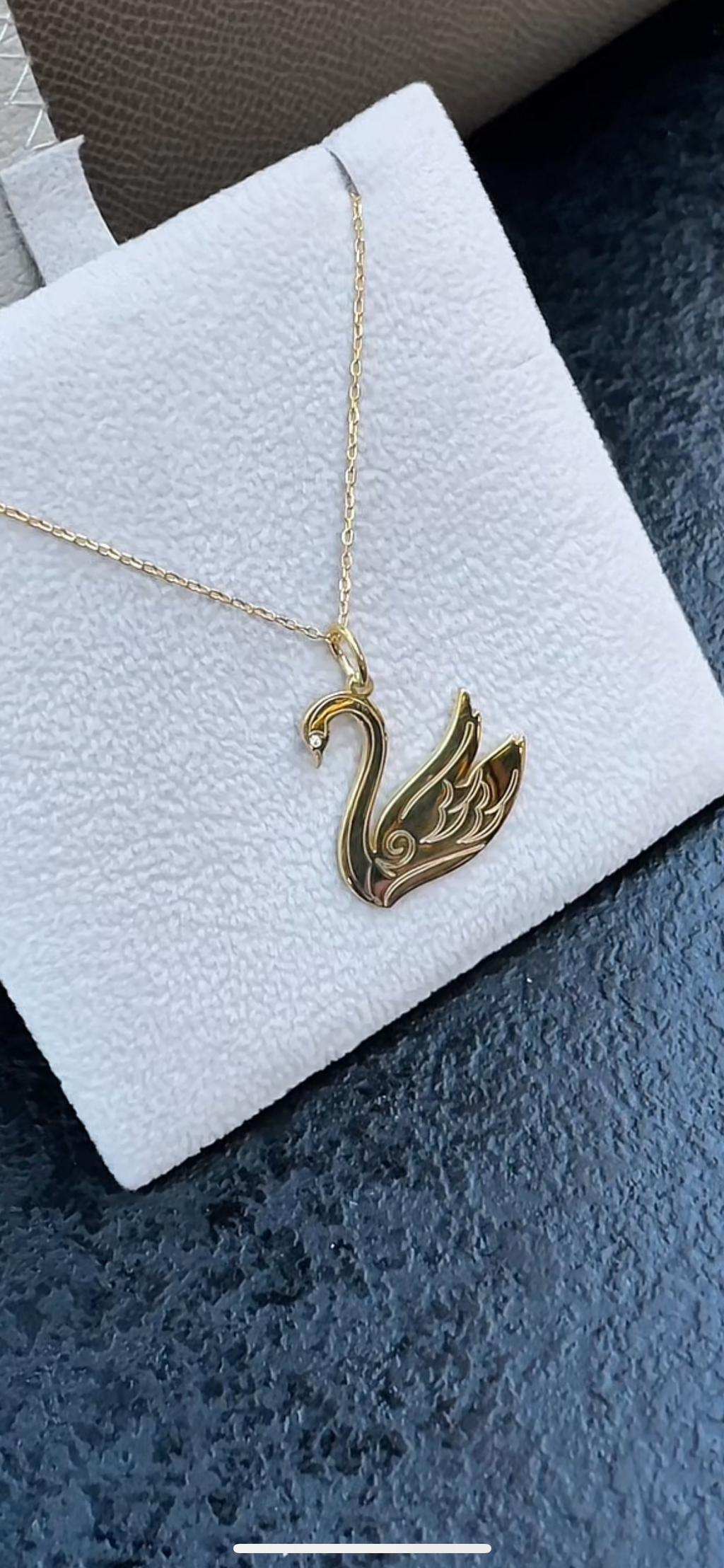 Pure 18k Gold swan necklace
